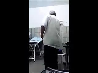 سكس مصري بيصور مراته وهو ينيكها في الشغل